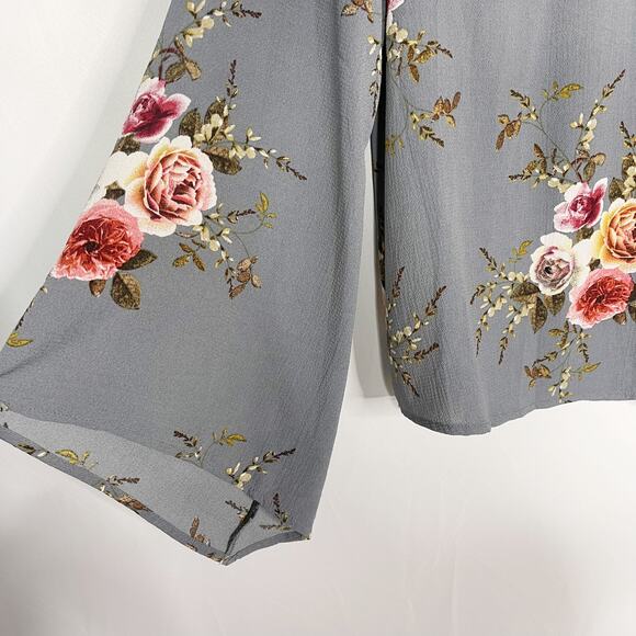Entro Medium M Gray Floral Bell Sleeve Crossfront Blouse Top Keyhole Back Flower - Picture 4 of 9
